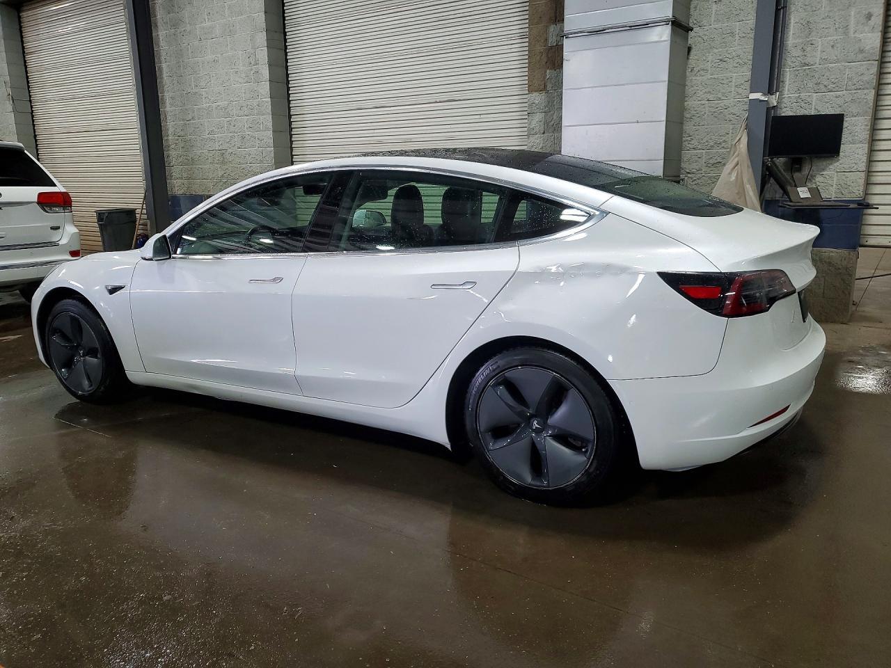 2020 Tesla Model 3 - Фото 2