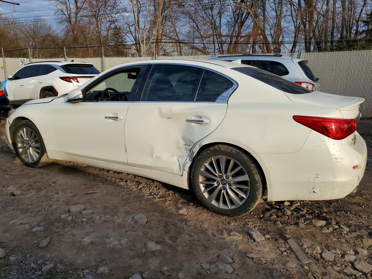 2015 Infiniti Q50 Base - Фото 2
