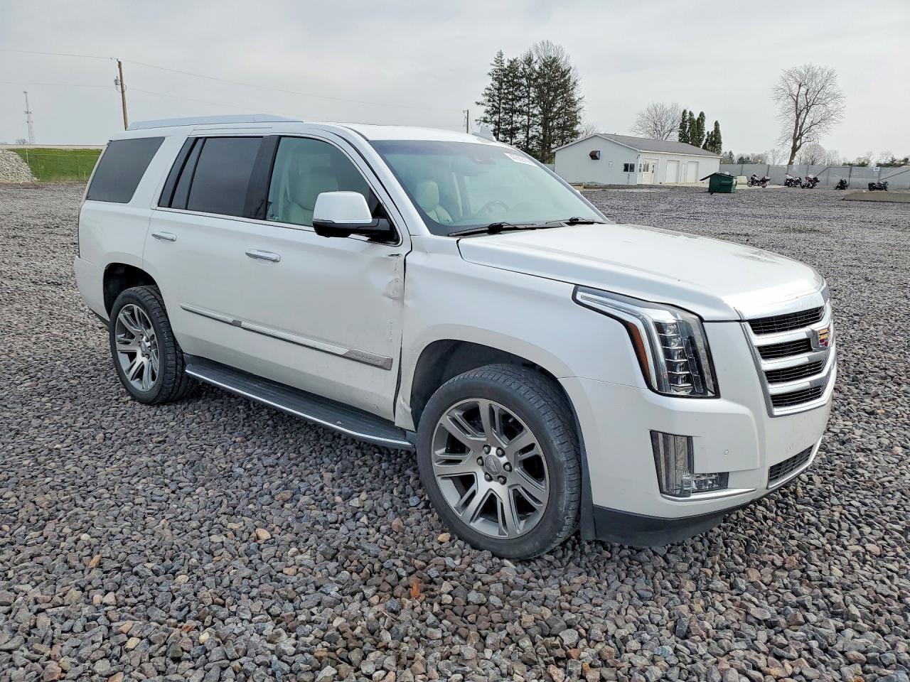 2016 Cadillac Escalade Luxury - Image 4