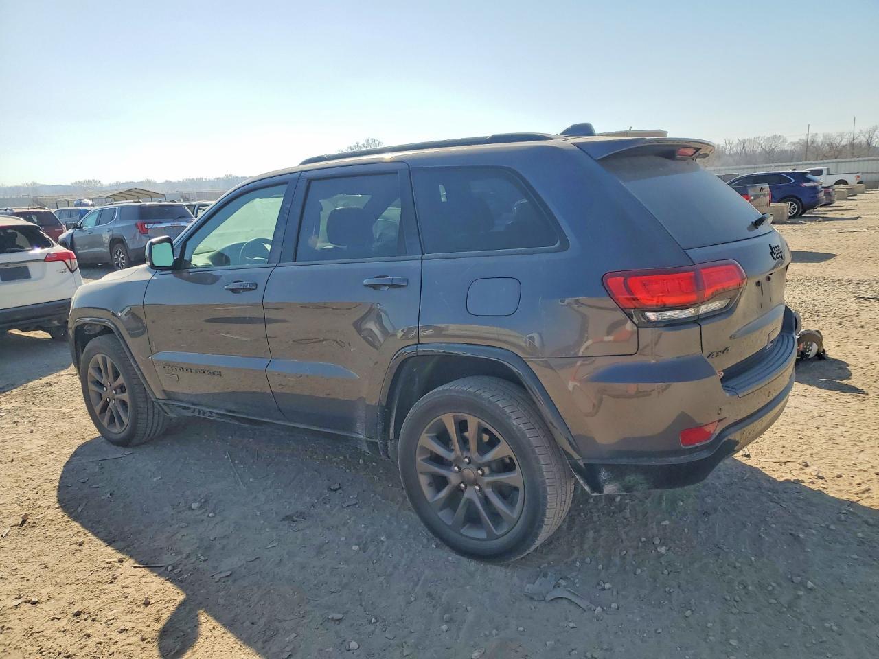 2016 Jeep Grand Cherokee Limited - Фото 2