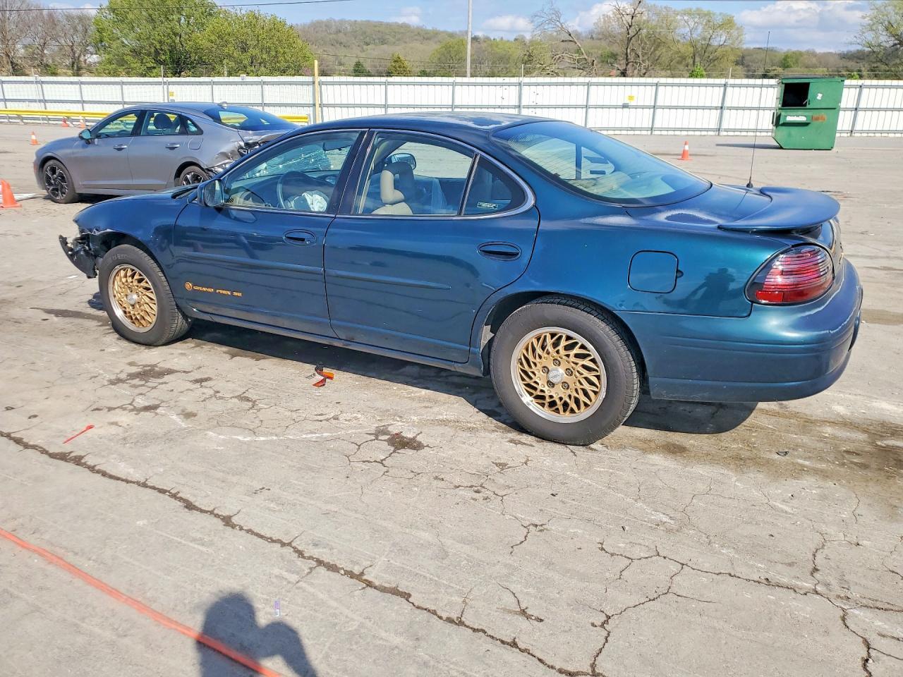 1997 Pontiac Grand Prix Se - Image 2