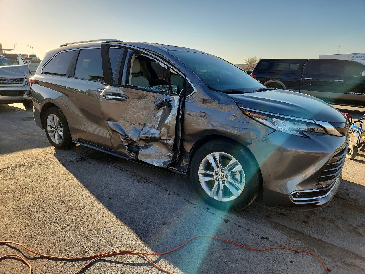 2026 Toyota Sienna Limited 7-Passenger - Фото 4