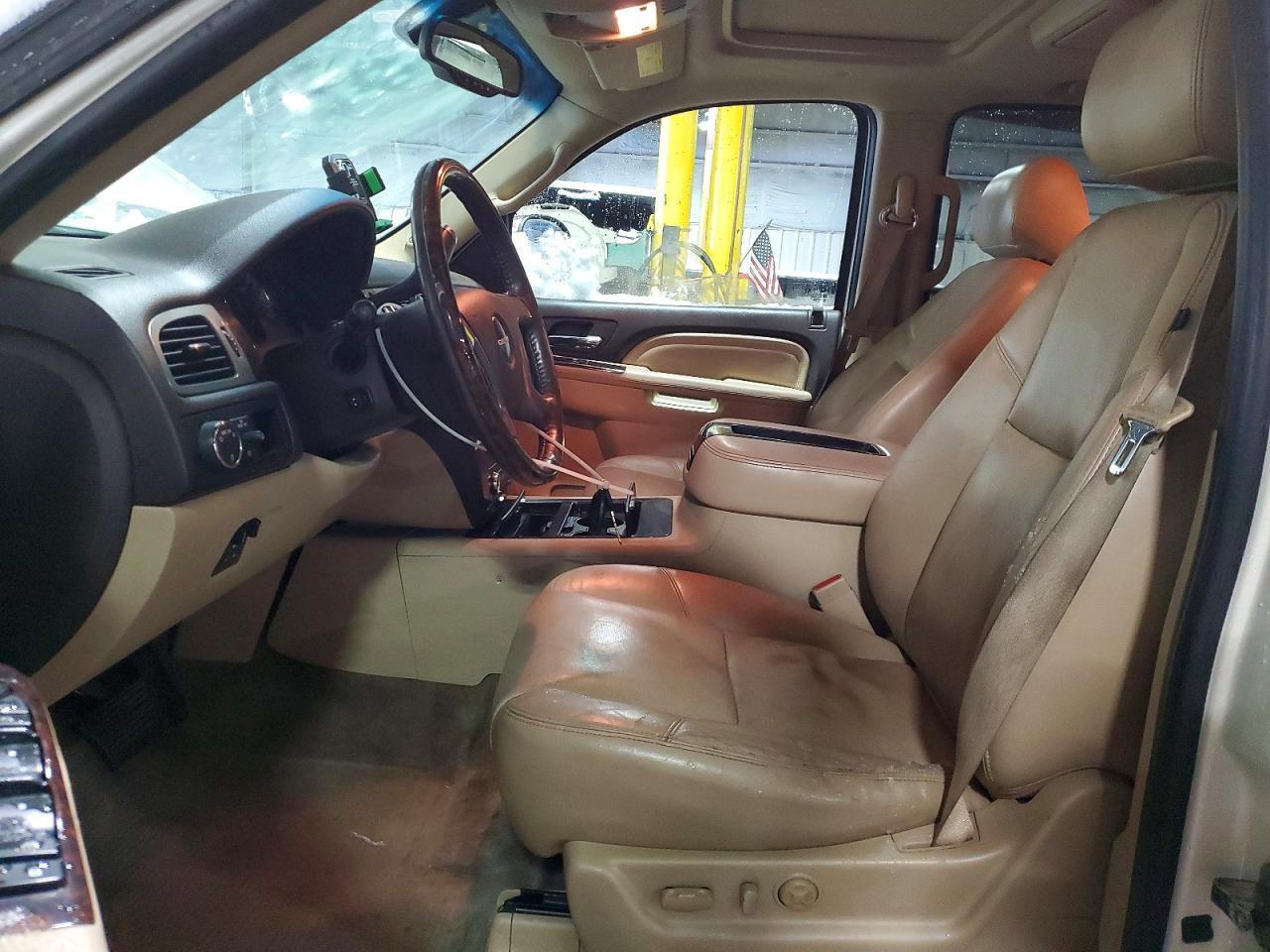 2011 GMC Yukon Denali - Image 7