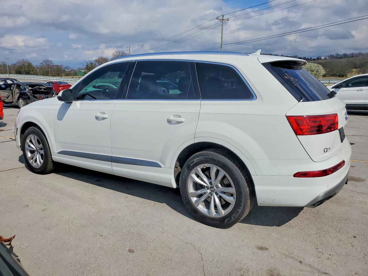 2017 Audi Q7 Premium Plus - Image 2