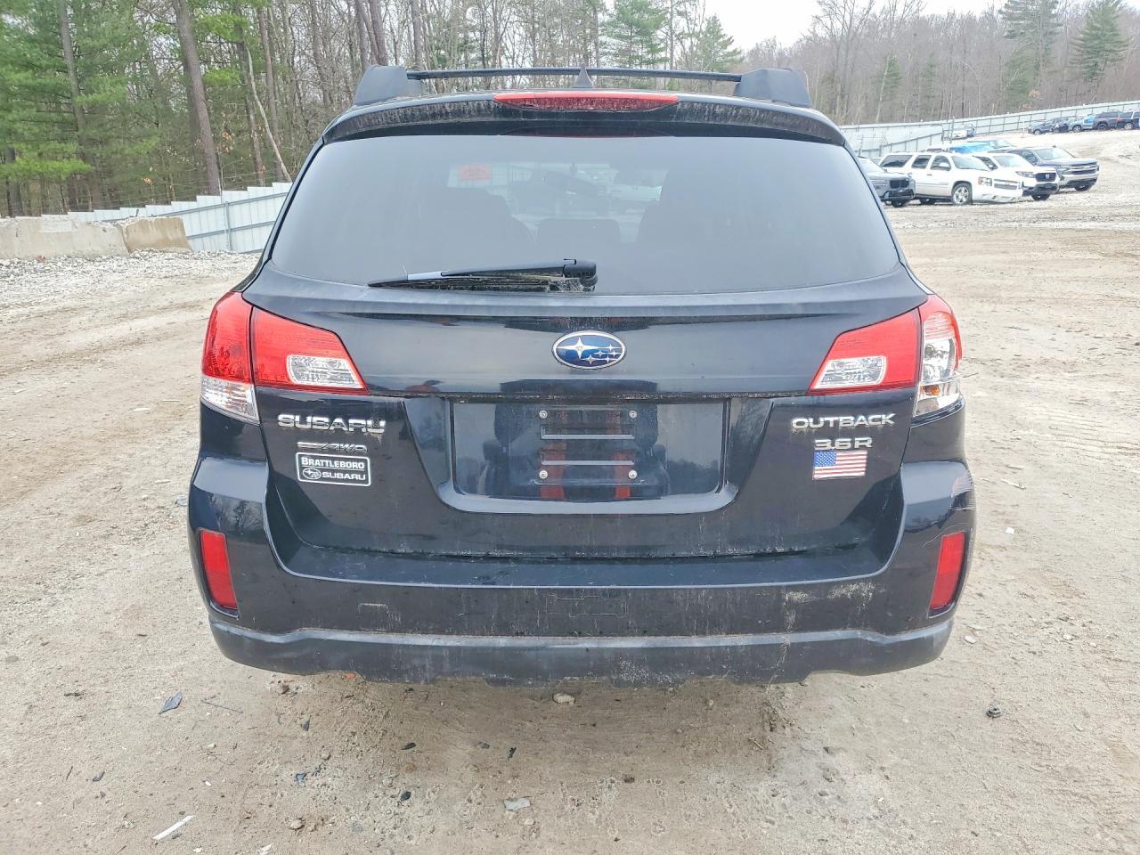 2012 Subaru Outback 3.6R Limited - Image 6