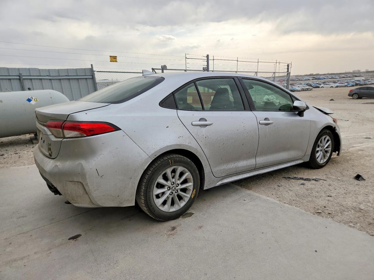 2020 Toyota Corolla Le - Image 3