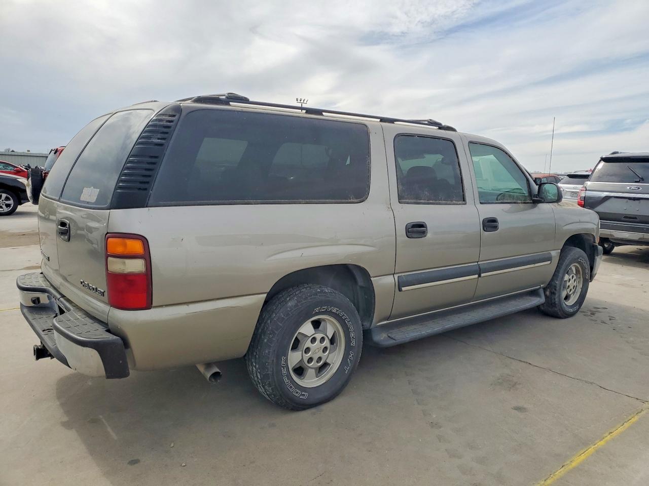 2003 Chevrolet Suburban - Фото 3