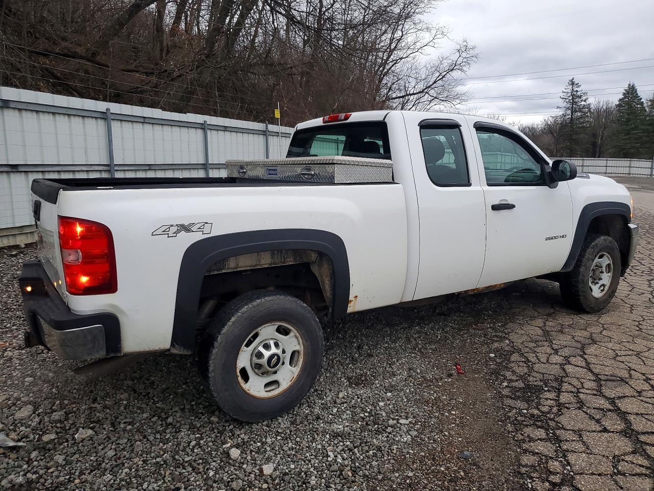 2013 Chevrolet Silverado K2500 Heavy Duty - Image 3