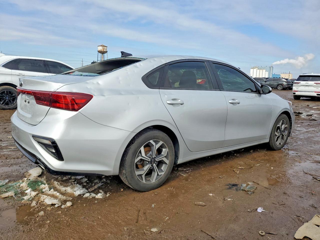 2021 Kia Forte Lxs - Фото 3