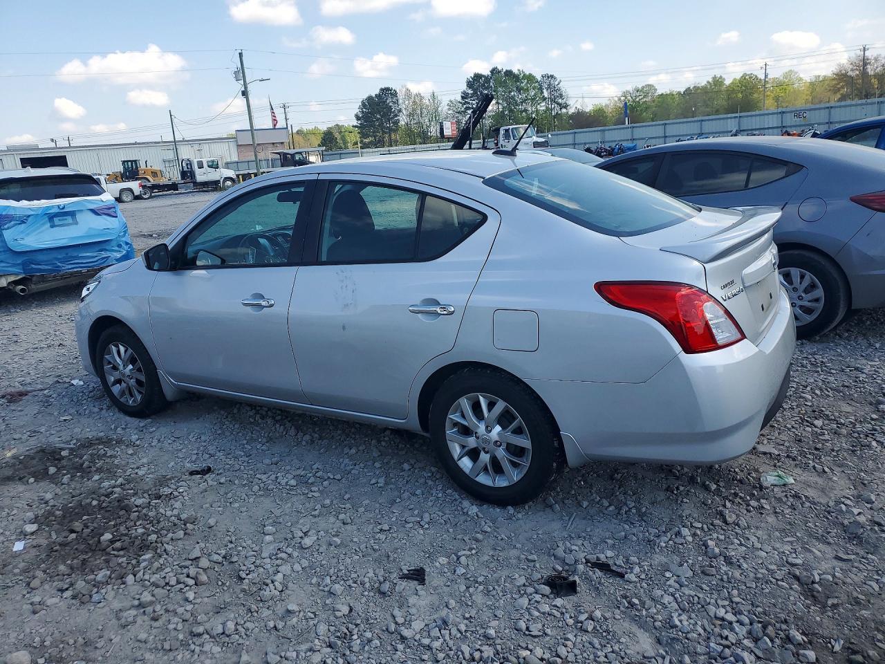 2017 Nissan Versa 1.6 S - Фото 2