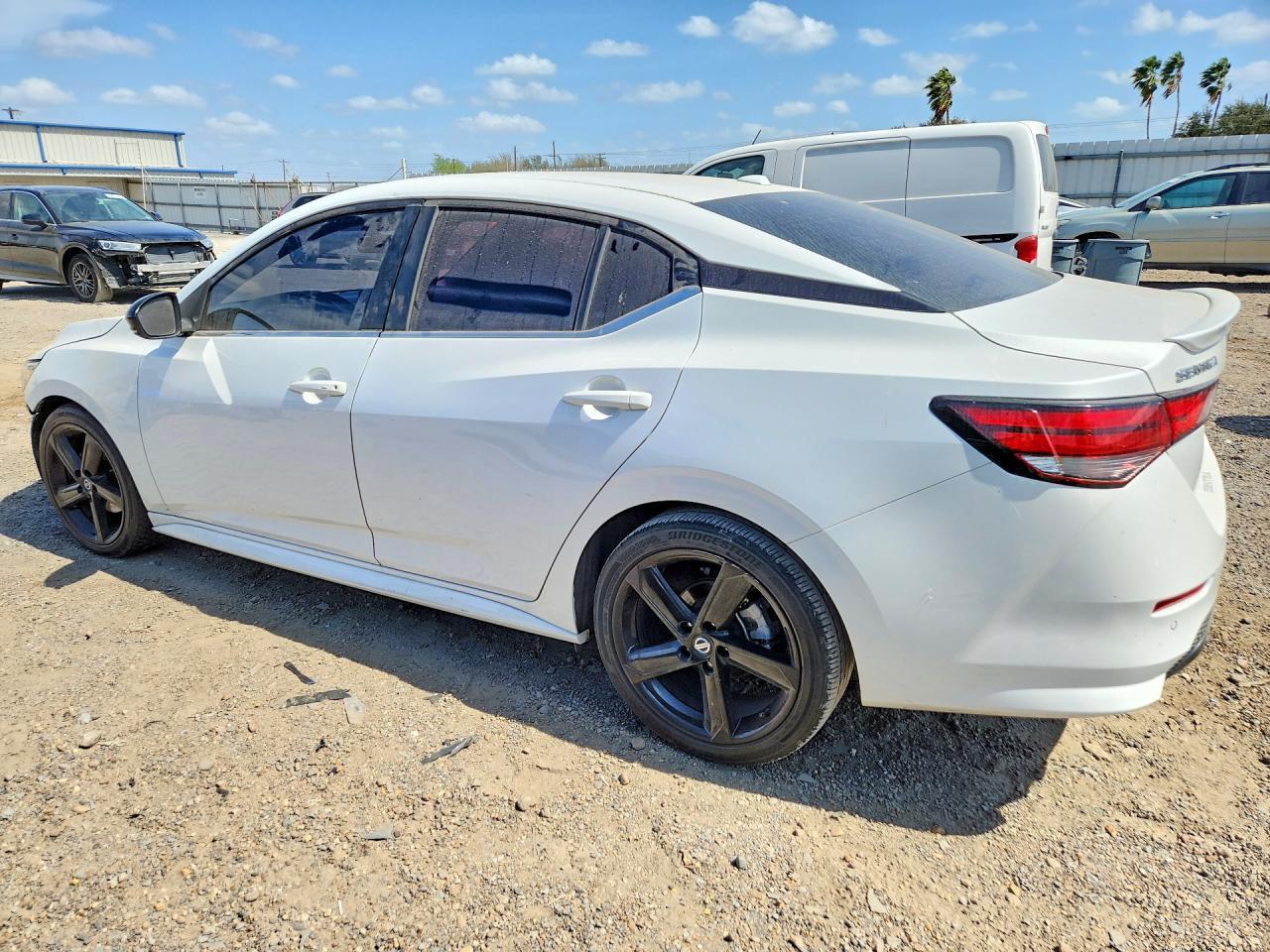2022 Nissan Sentra Sr - Image 2