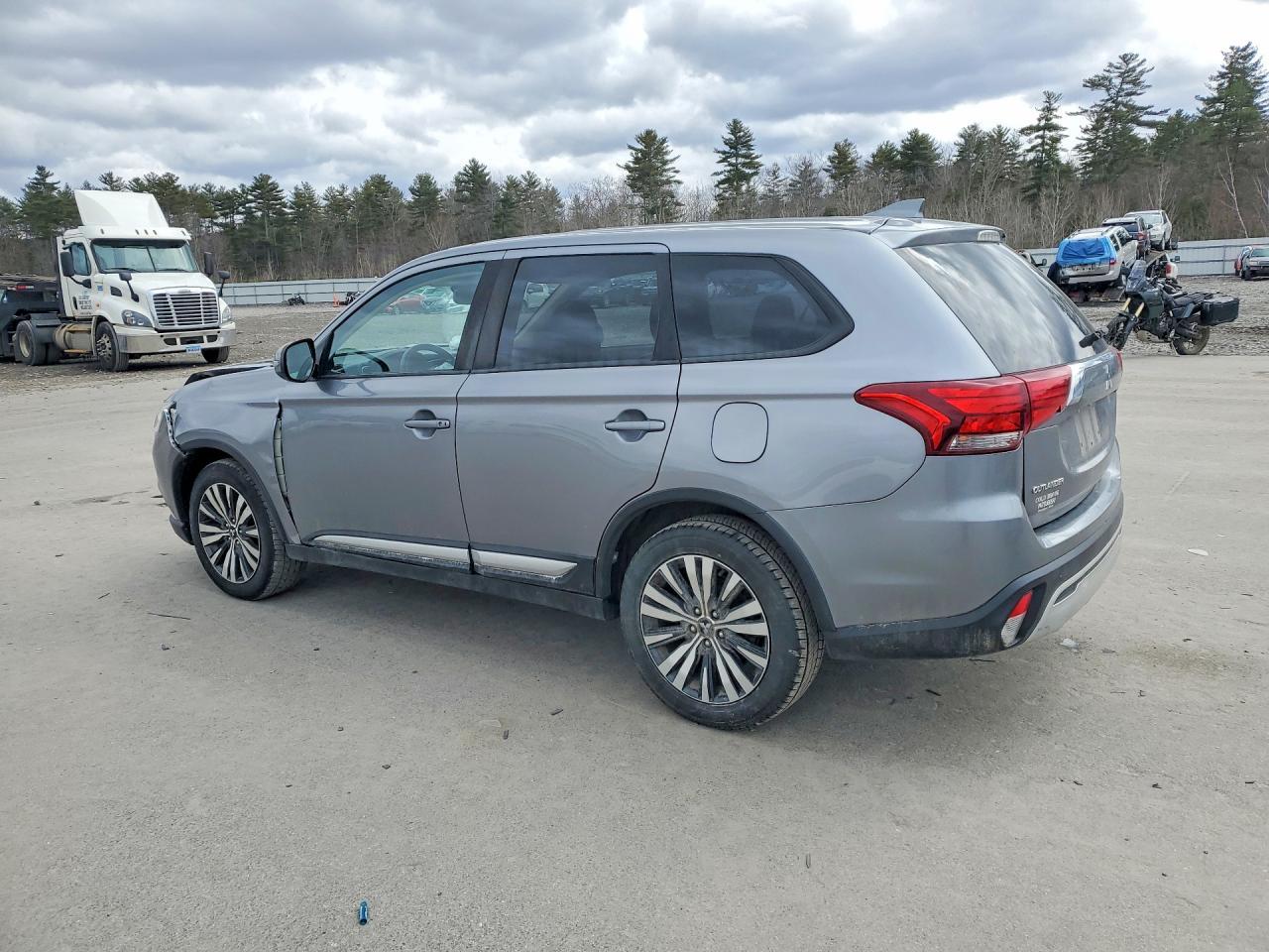 2020 Mitsubishi Outlander Se - Фото 2
