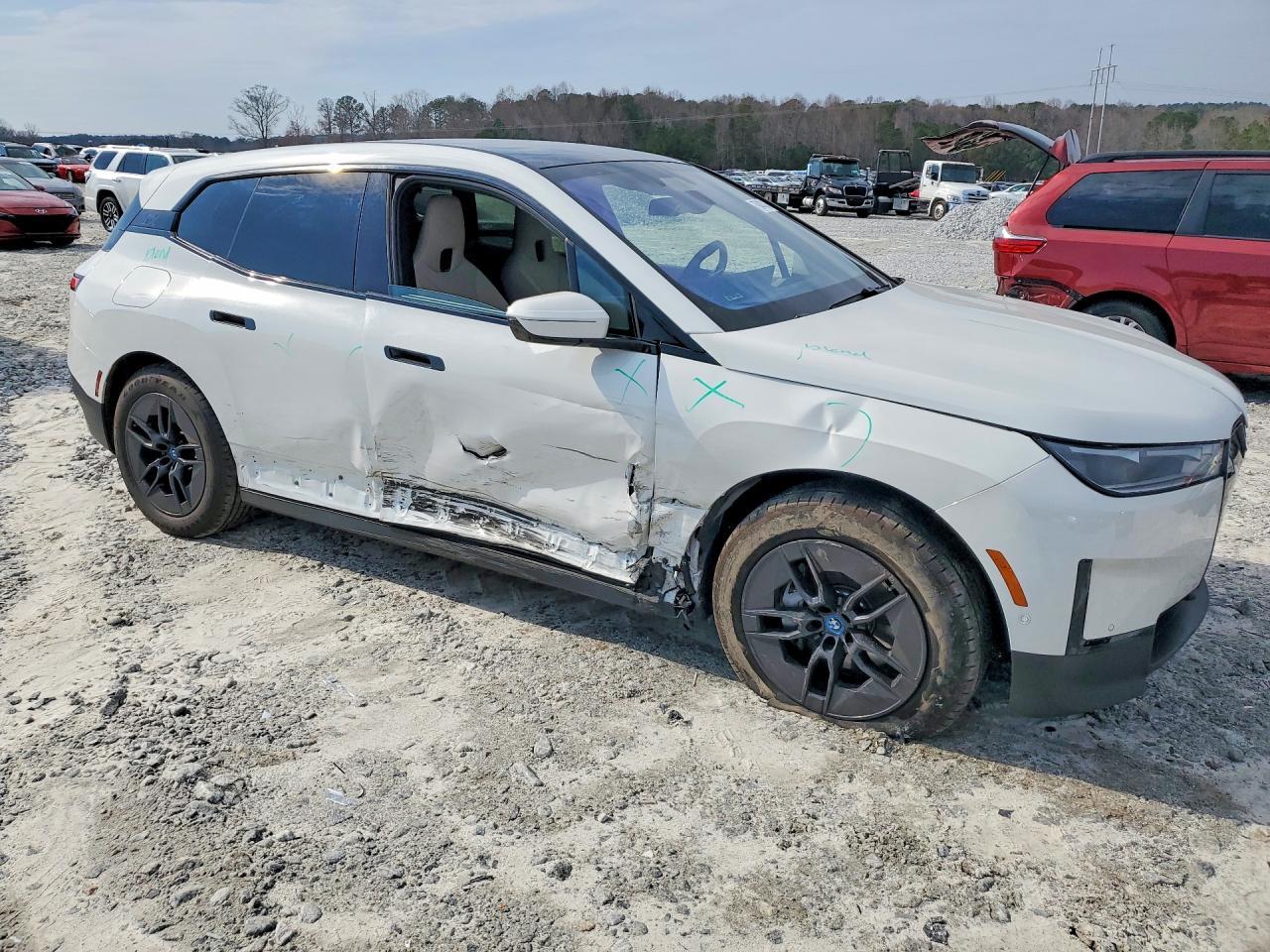 2025 BMW Ix xDrive50 - Image 4