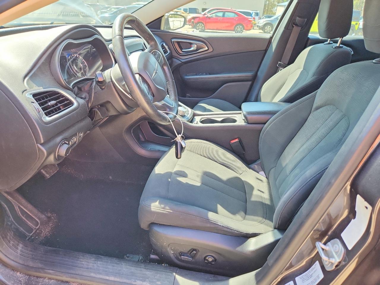2016 Chrysler 200 Limited - Фото 7
