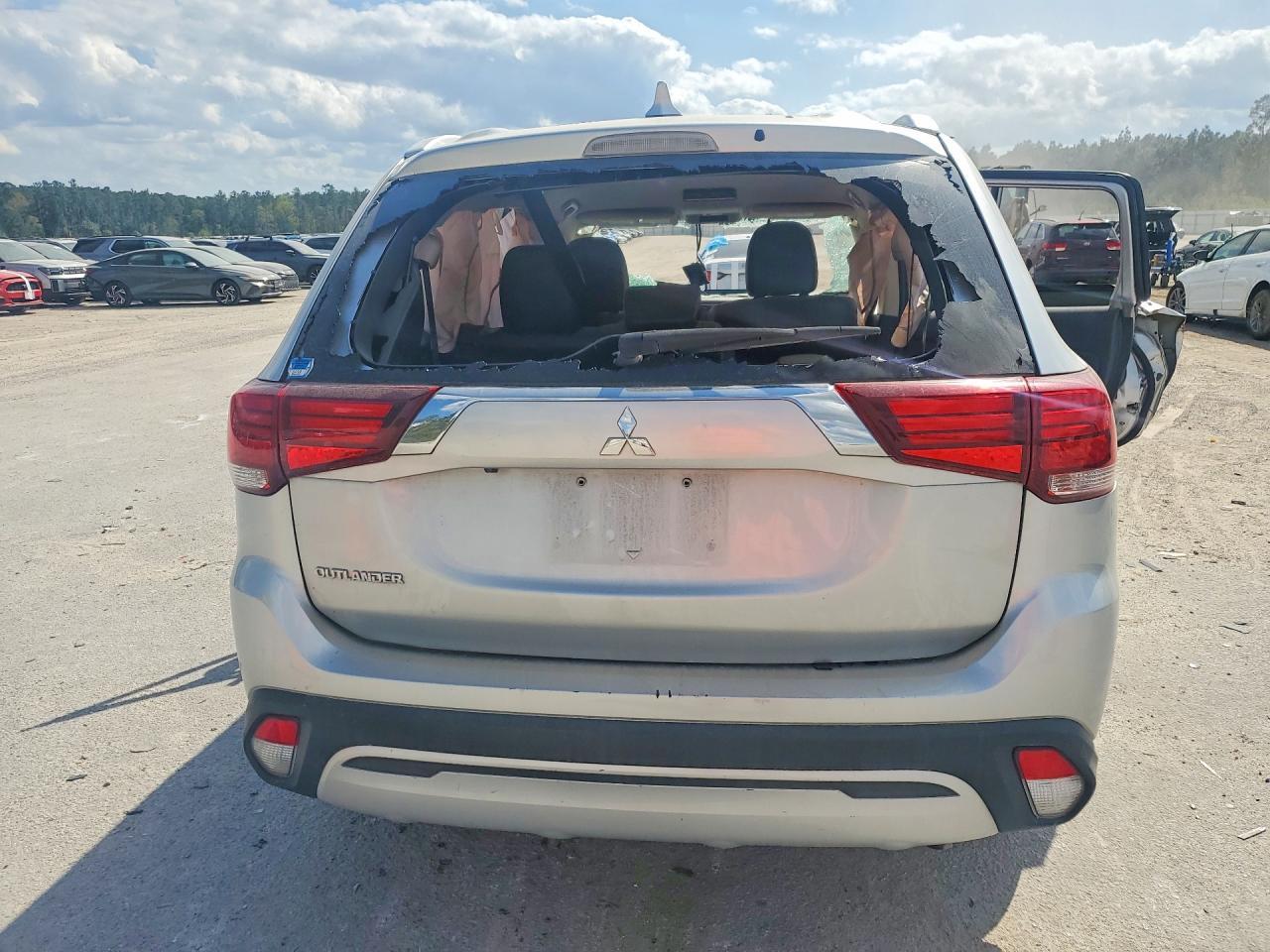 2020 Mitsubishi Outlander Se - Фото 6