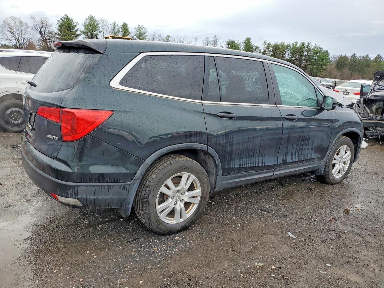 2016 Honda Pilot Lx - Image 3