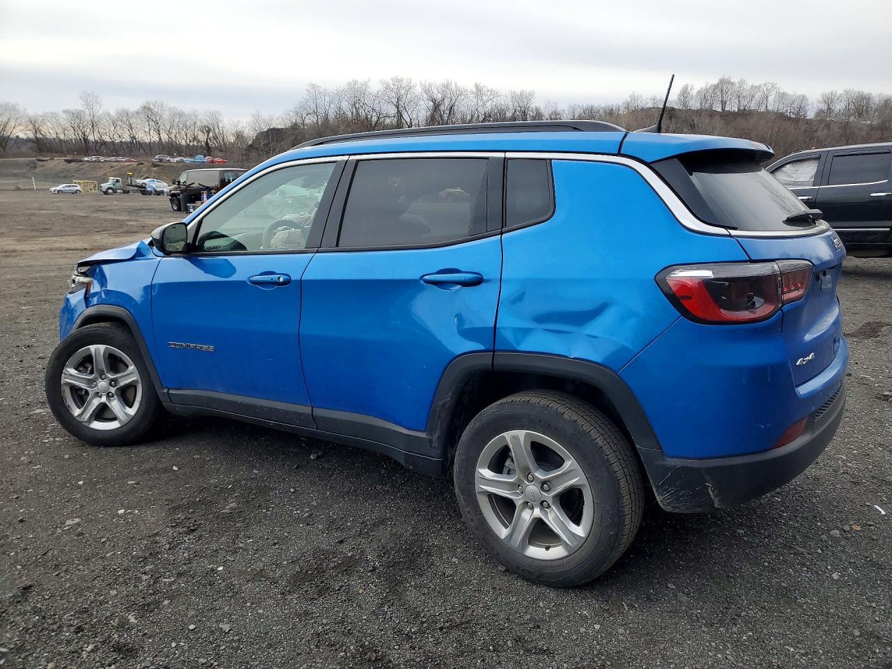2023 Jeep Compass Latitude - Image 2