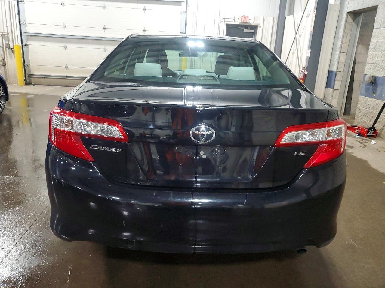 2012 Toyota Camry Le - Фото 6