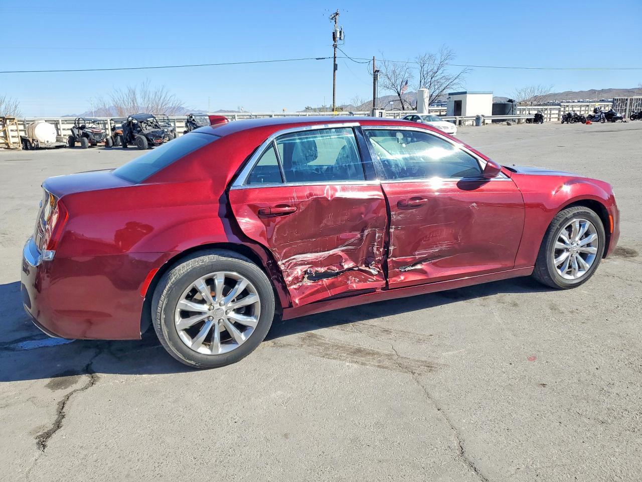 2016 Chrysler 300 Limited - Фото 3