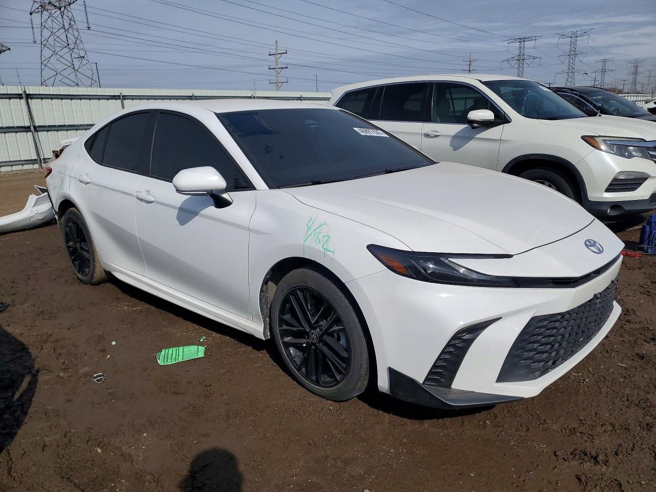 2025 Toyota Camry Se - Image 4
