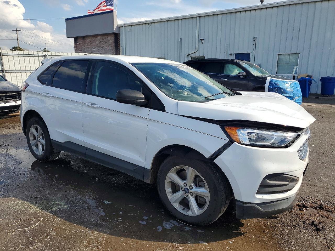 2022 Ford Edge Se - Image 4