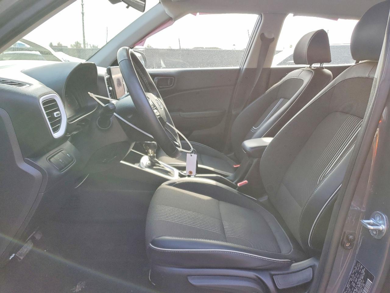 2023 Hyundai Venue Limited - Image 7