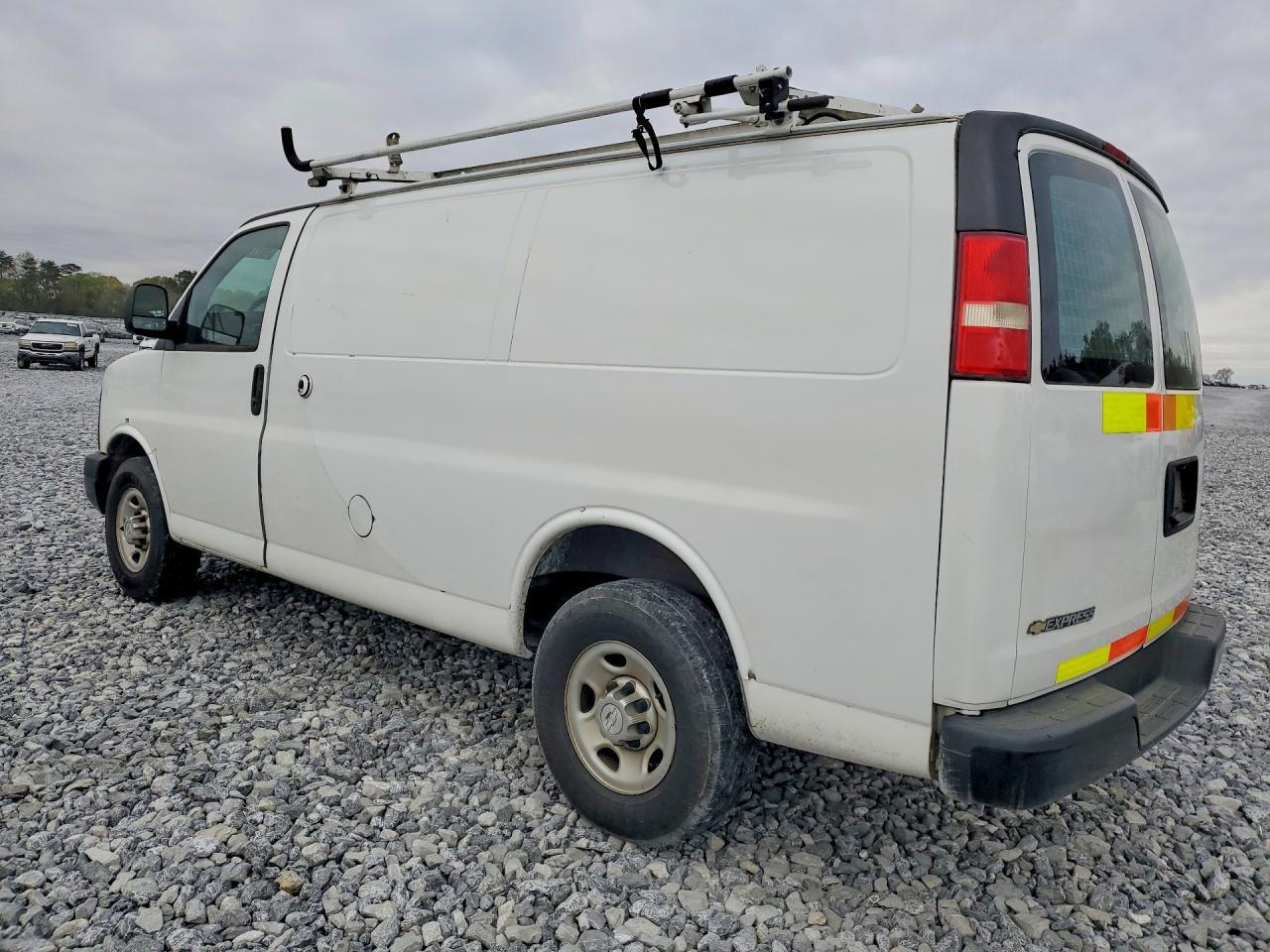 2015 Chevrolet Express 2500 Cargo Utility / Service Van - Фото 2