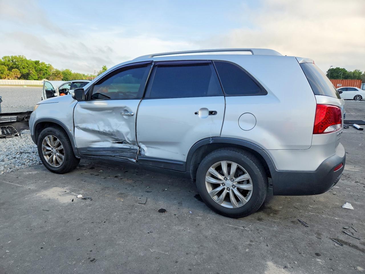 2011 Kia Sorento Lx - Image 2