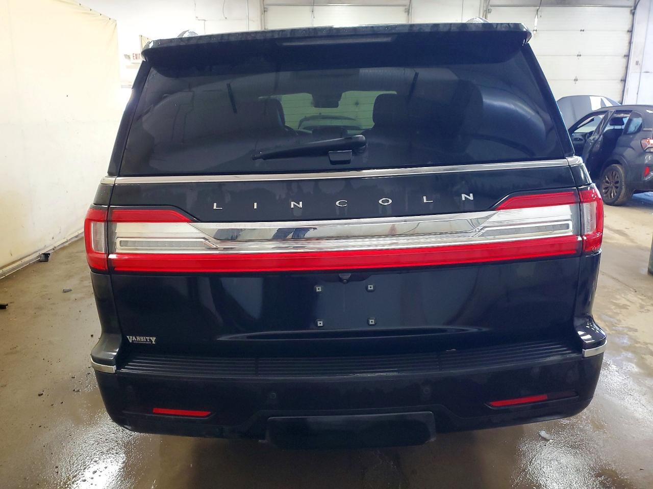 2019 Lincoln Navigator Reserve - Image 6