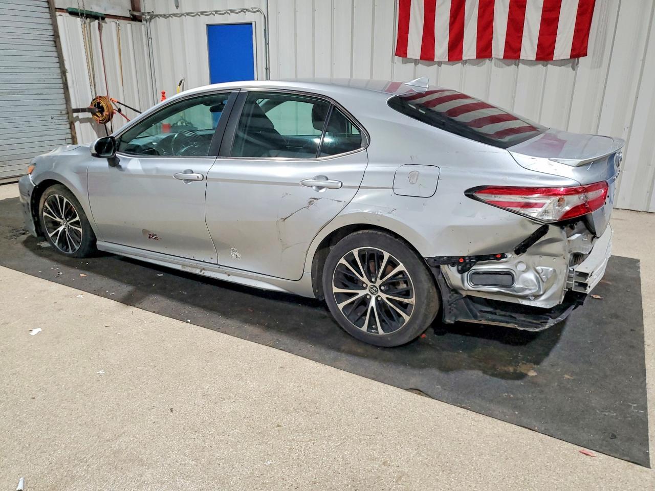 2019 Toyota Camry Se - Фото 2