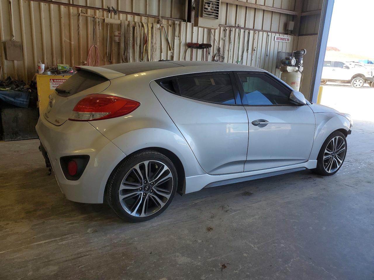 2016 Hyundai Veloster Turbo - Image 3