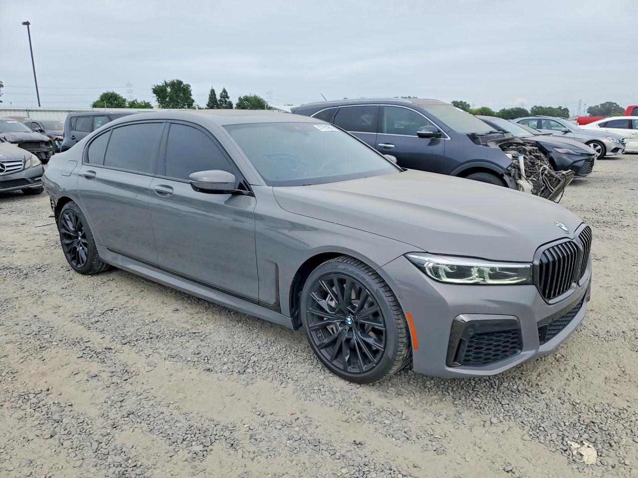 2022 BMW 750 Xi - Фото 4