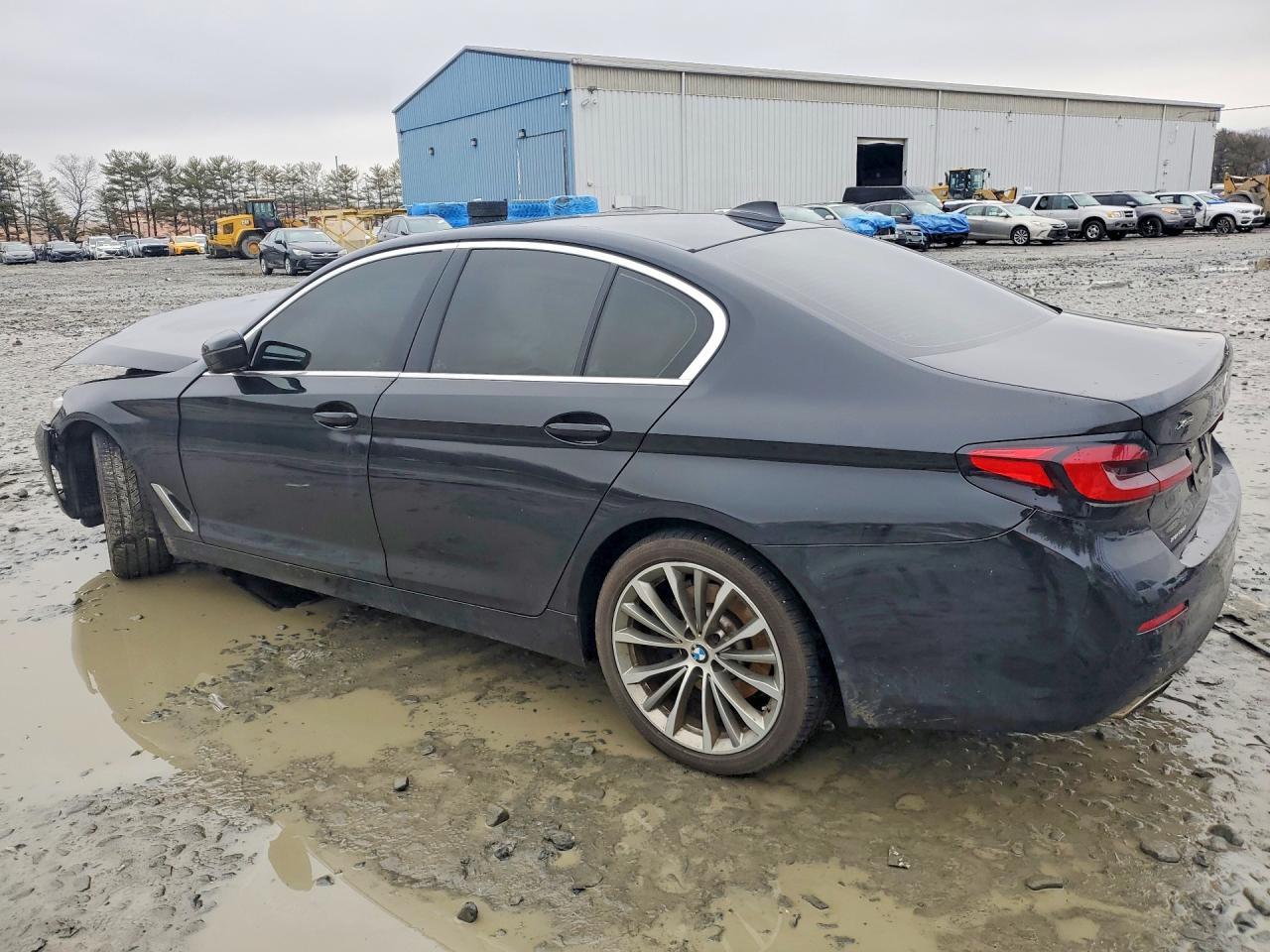 2022 BMW 530 Xi - Image 2