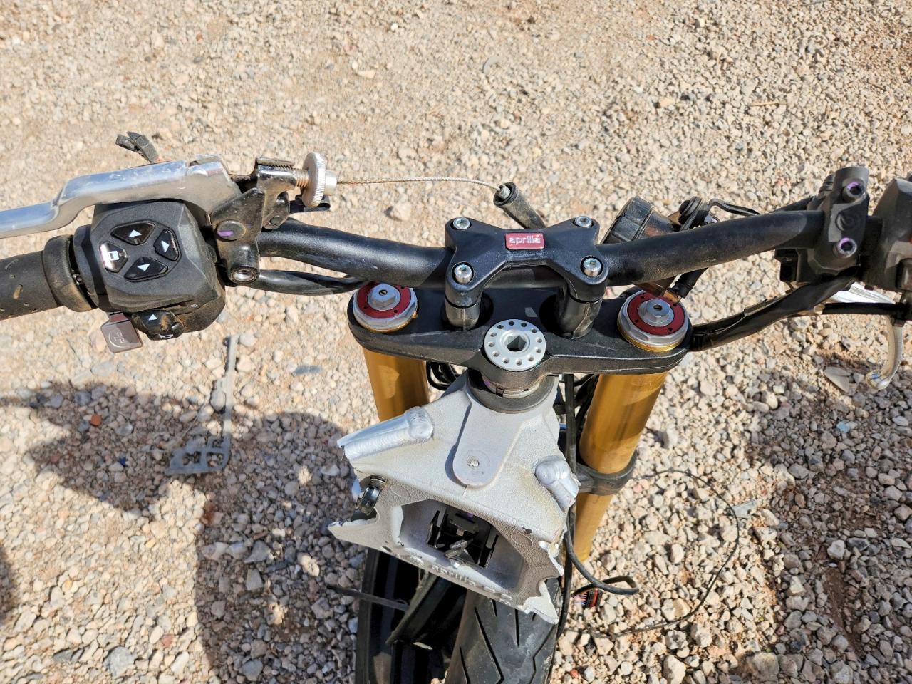 2024 Aprilia Tuono V4 1100 - Фото 7