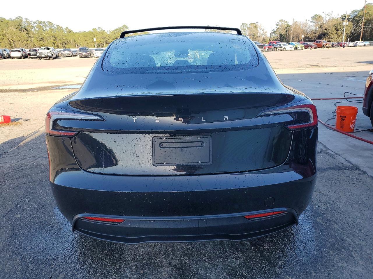 2025 Tesla Model 3 - Фото 6