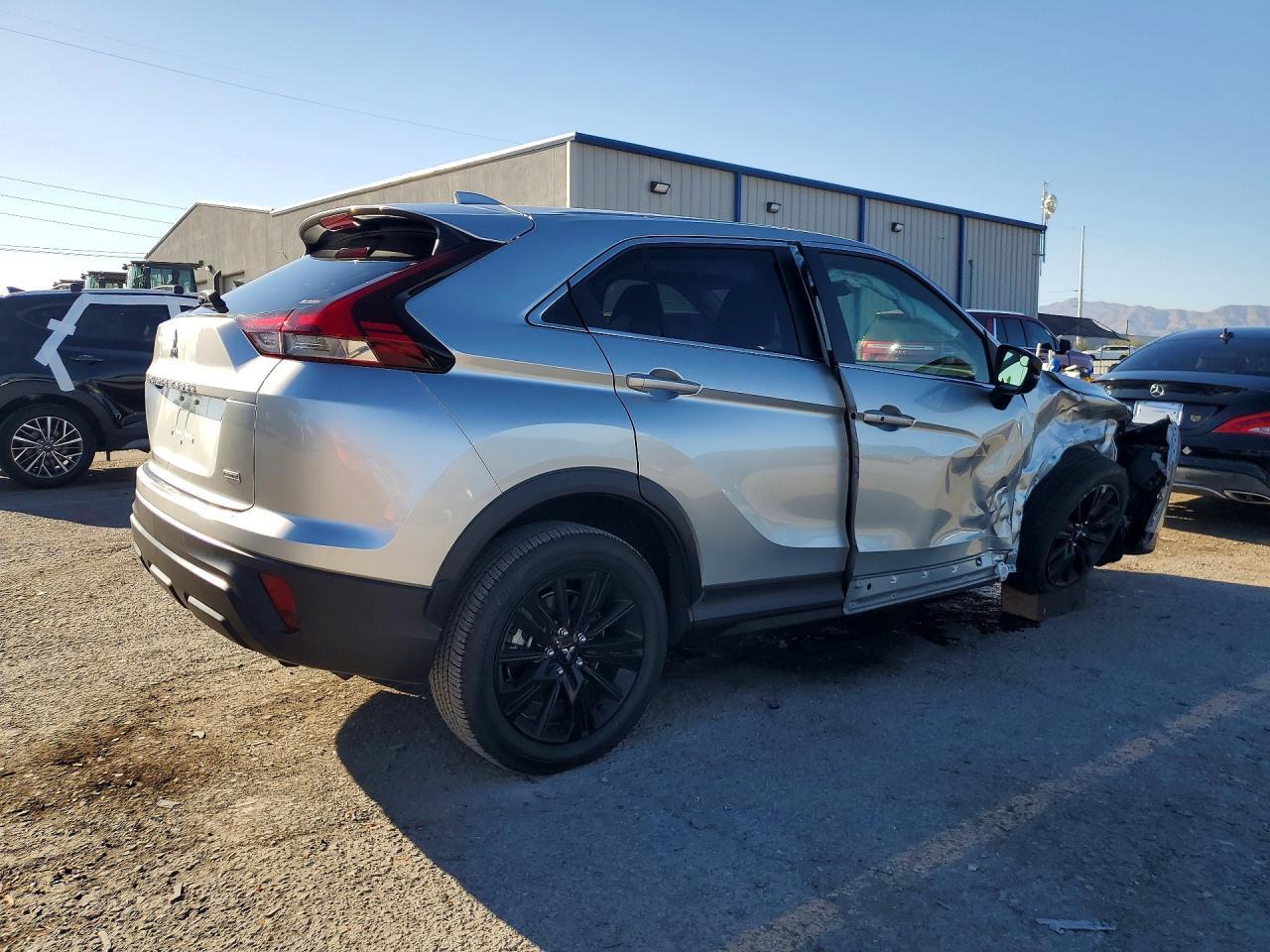 2025 Mitsubishi Eclipse Cross Le - Image 3