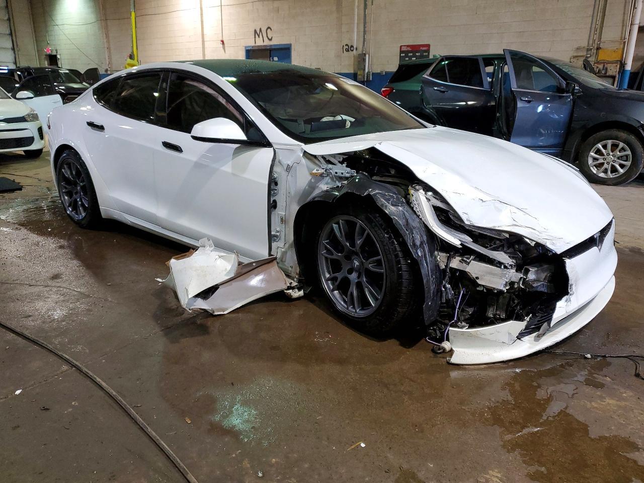 2022 Tesla Model S - Image 4