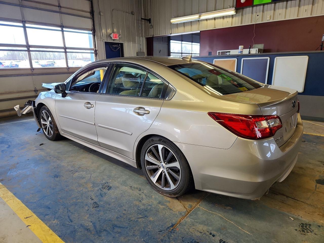 2017 Subaru Legacy 2.5I Limited - Фото 2