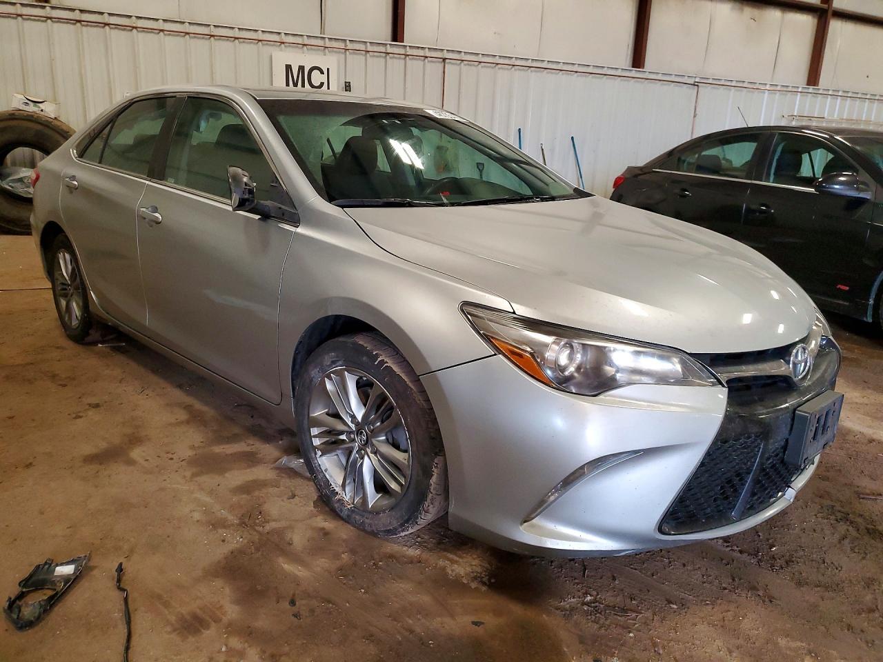 2017 Toyota Camry Se - Фото 4