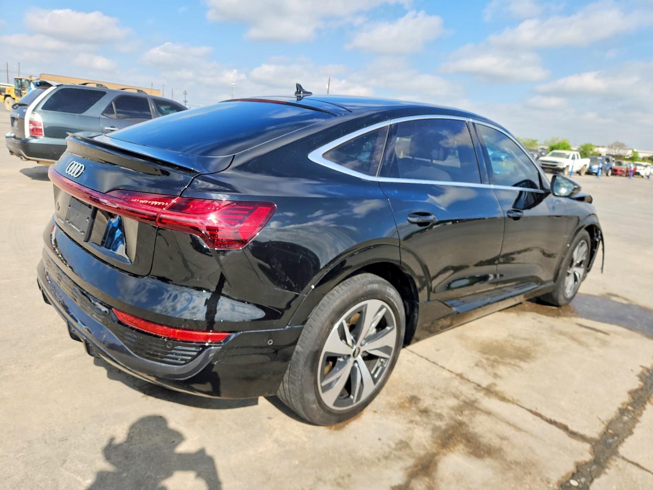 2024 Audi Q8 E-Tron Sportback Premium Plus - Фото 3