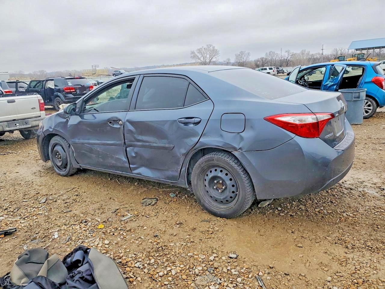 2015 Toyota Corolla L - Фото 2
