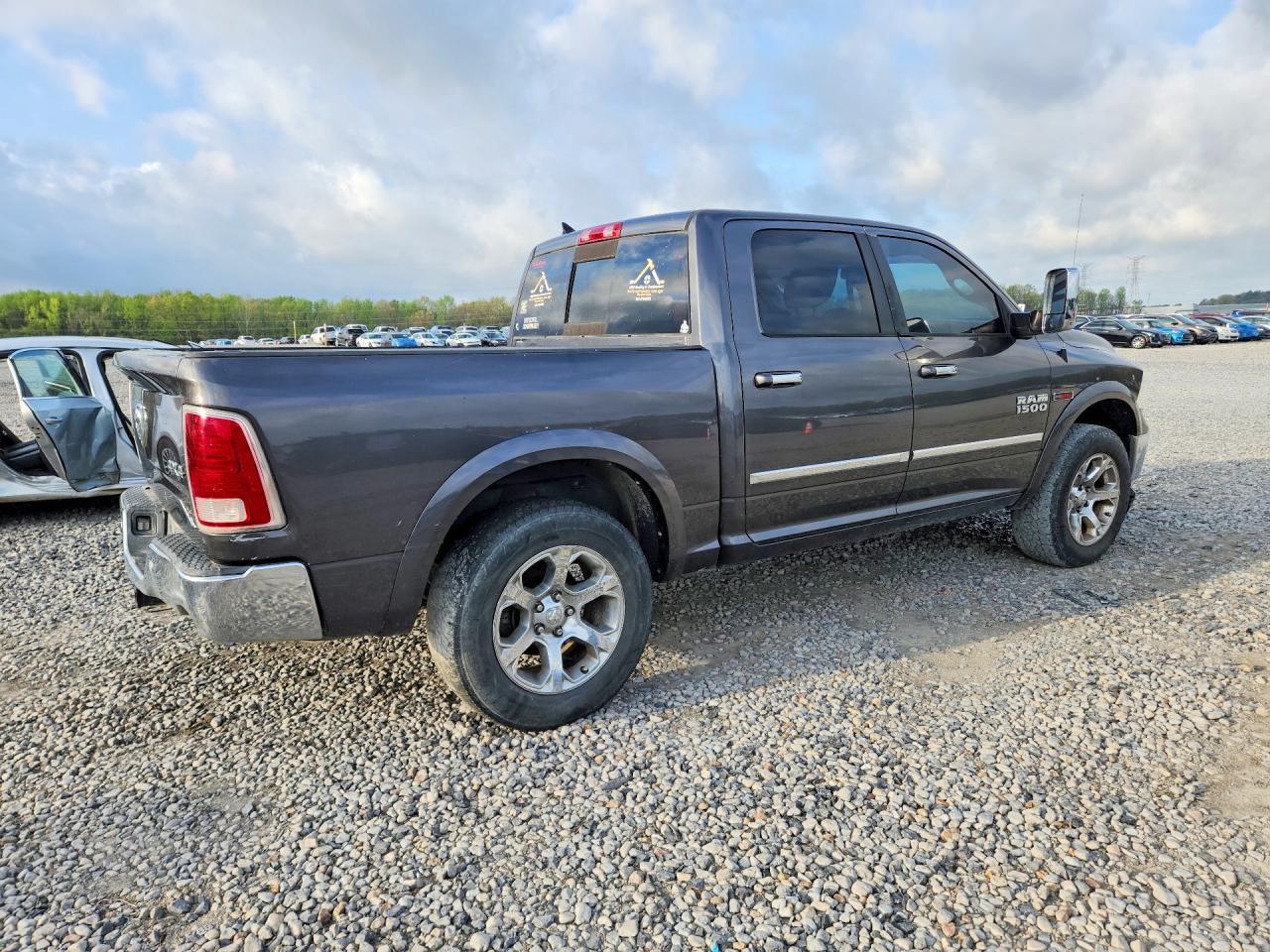 2016 Ram 1500 Laramie - Image 3