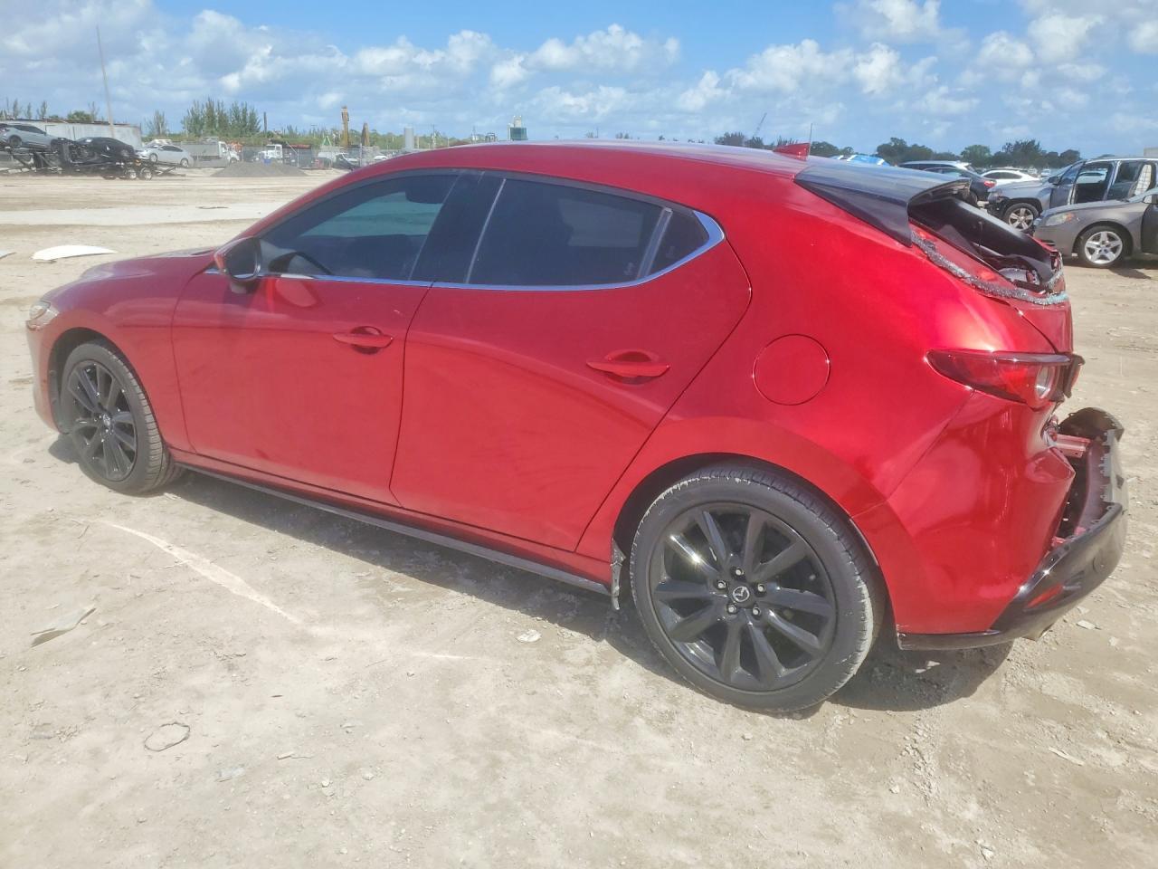 2022 Mazda 3 Premium - Фото 2