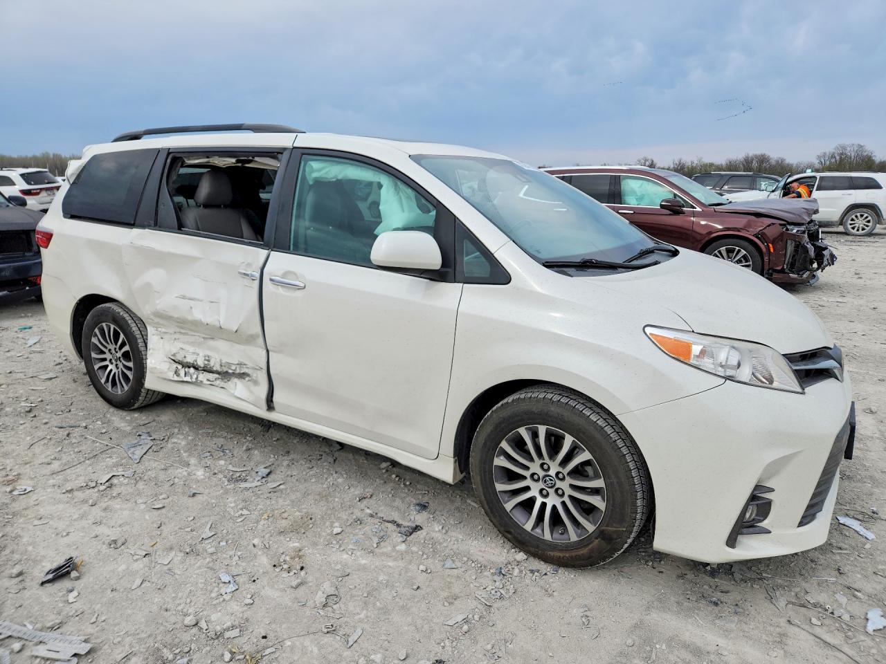 2020 Toyota Sienna Xle 8-Passenger - Image 4