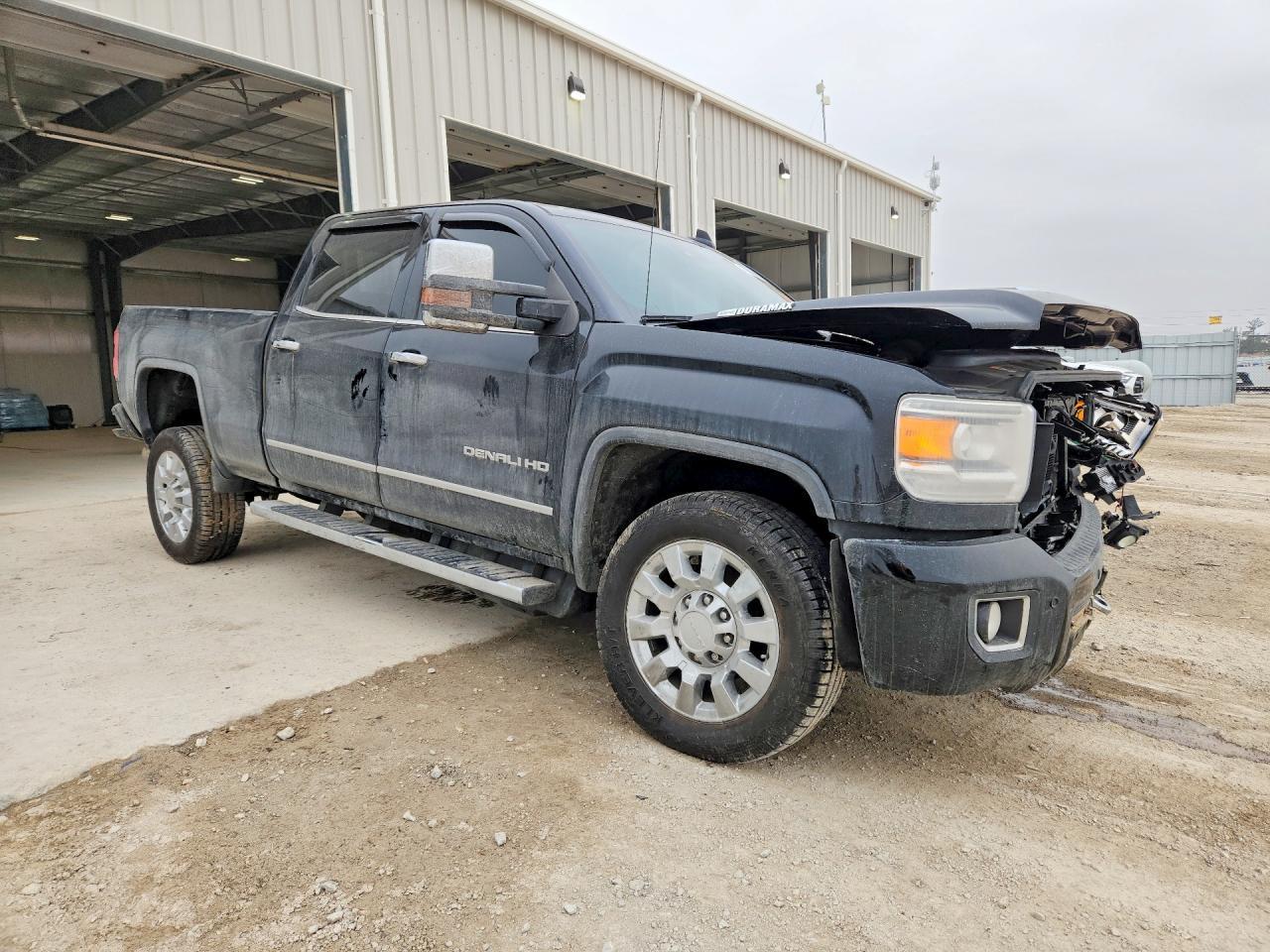 2019 GMC Sierra K2500 Denali - Image 4