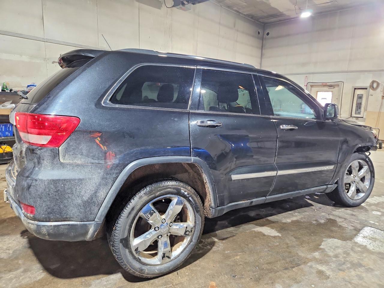 2013 Jeep Grand Cherokee Overland - Image 3