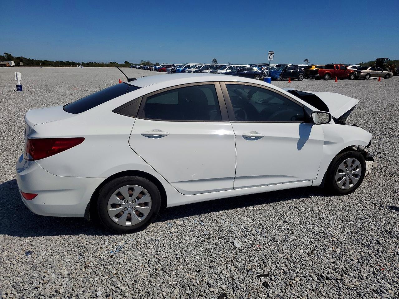 2016 Hyundai Accent Se - Image 3