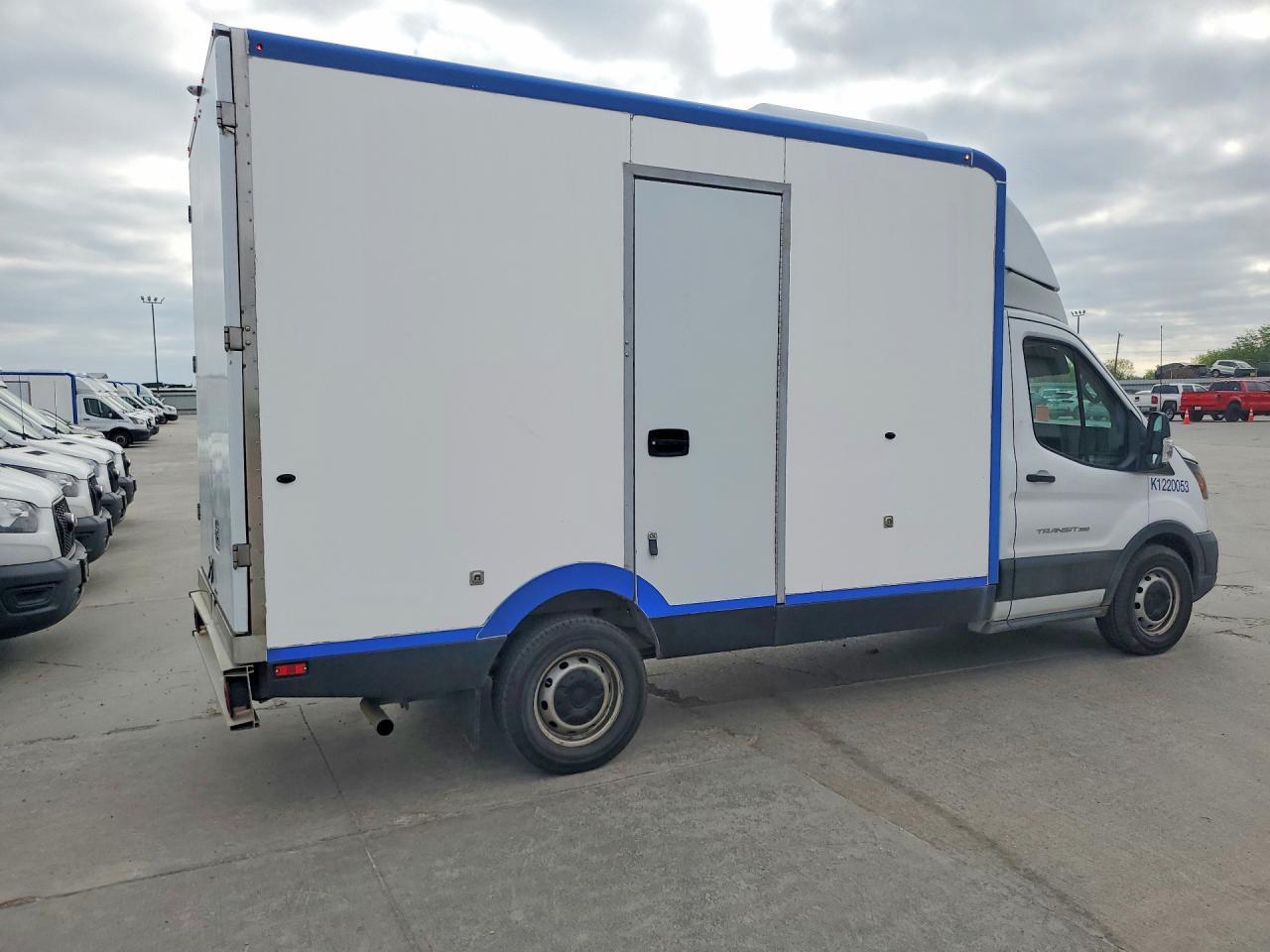 2022 Ford Transit Delivery Truck - Фото 3
