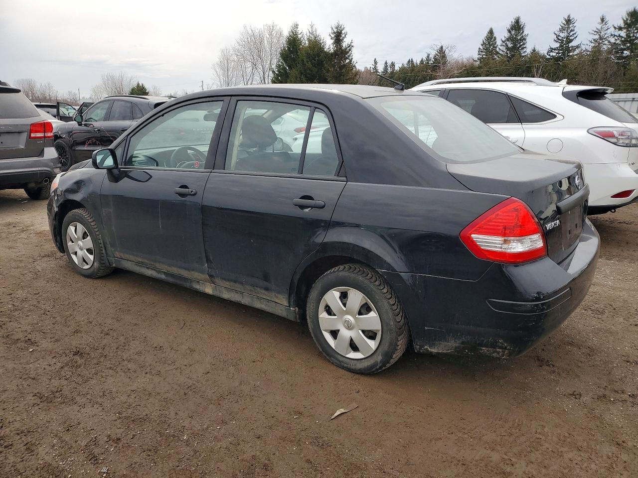 2011 Nissan Versa 1.6 Base - Image 2
