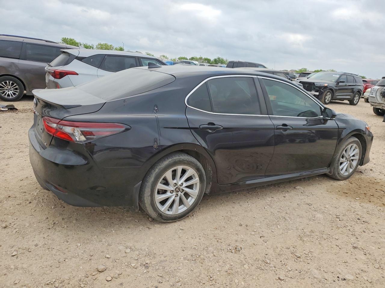 2023 Toyota Camry Le - Фото 3